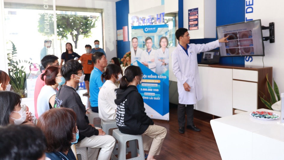 Buổi tư vấn Ngày hội niềng răng với khách mời tại phòng khám Smile HT